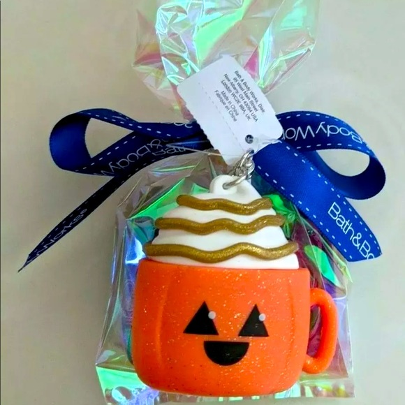 Bath & Body Works Other - PUMPKIN SPICE LATTE SANITIZER HOLDER WITH GIFT BAG